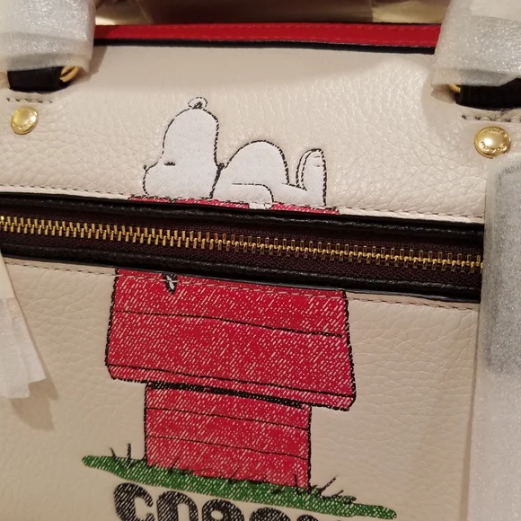 FAIR OFFERS RARE!! Coach Peanuts Snoopy Crossbody Bag - Picture 6 of 14